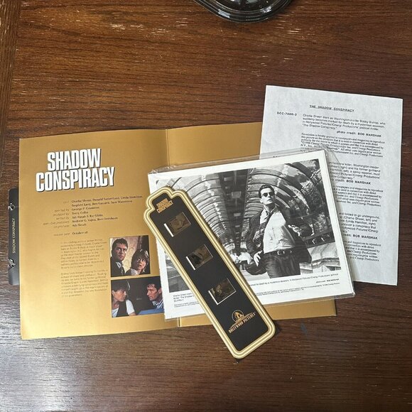 Other - 1997 Shadow Conspiracy Charlie Sheen Linda Hamilton Movie Stills Photos